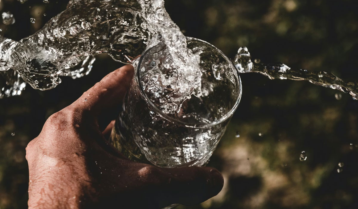 Clean filtered drinking water from a filtration system